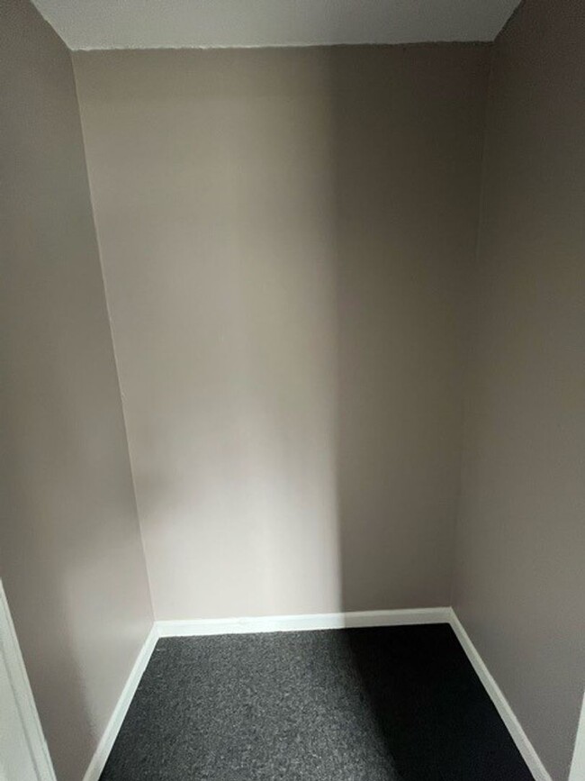 Building Photo - 3 bedroom 3 bathroom