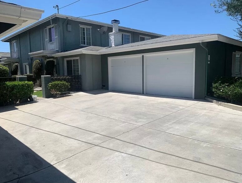 Driveway and garage on left - 1845 Anaheim Ave