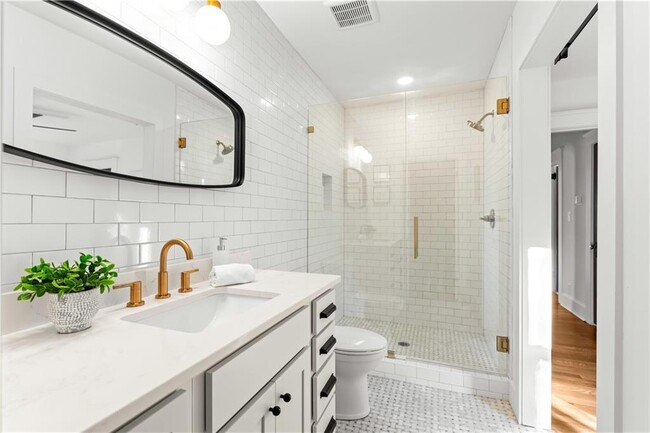 Building Photo - 845 Ormewood Terrace SE