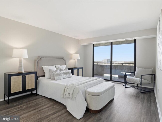 Building Photo - 1800 Old Meadow Rd