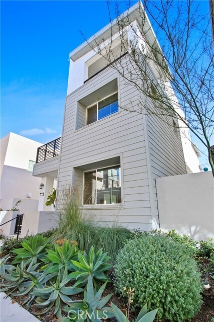 Building Photo - 116 Pitch