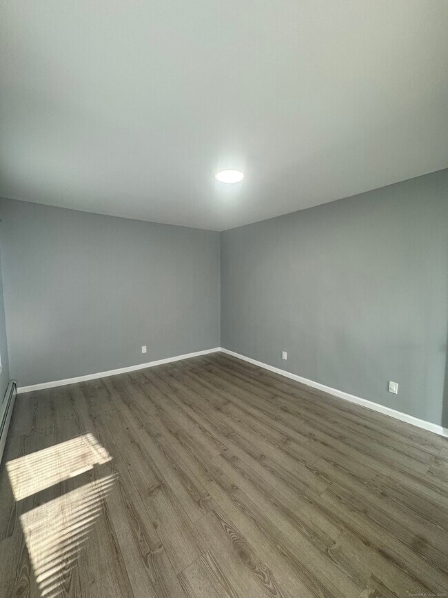 Building Photo - 290 Orange St