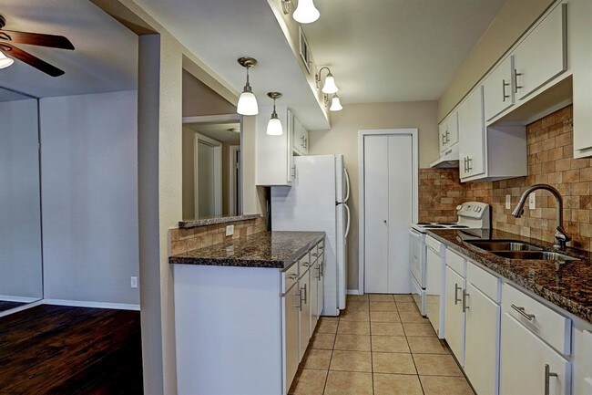 Building Photo - 11550 Chimney Rock Rd