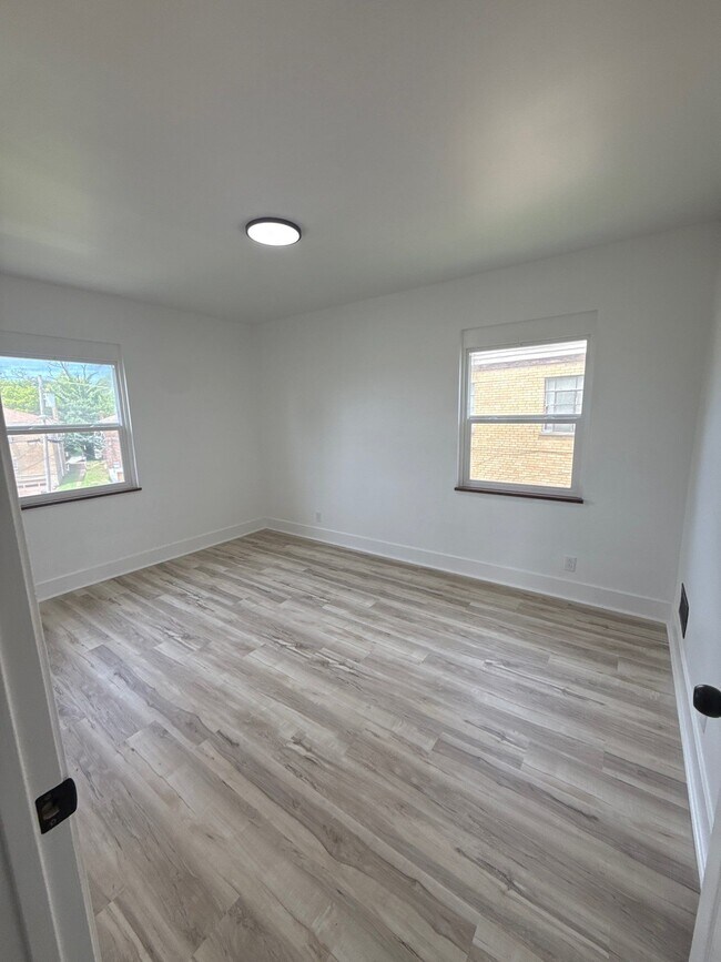 Building Photo - 7209 Brookcrest Dr