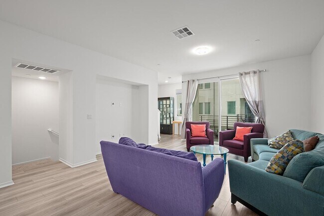 Building Photo - 5495 Seacliff Pl