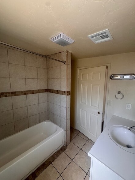 Building Photo - 1310 W Sol Pl