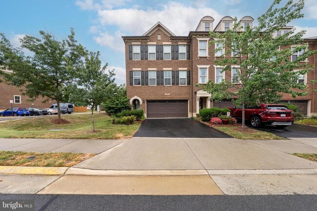 Primary Photo - 42541 Dreamweaver Dr