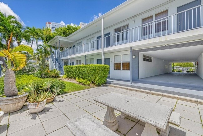 Building Photo - 2445 Lake Pancoast Dr