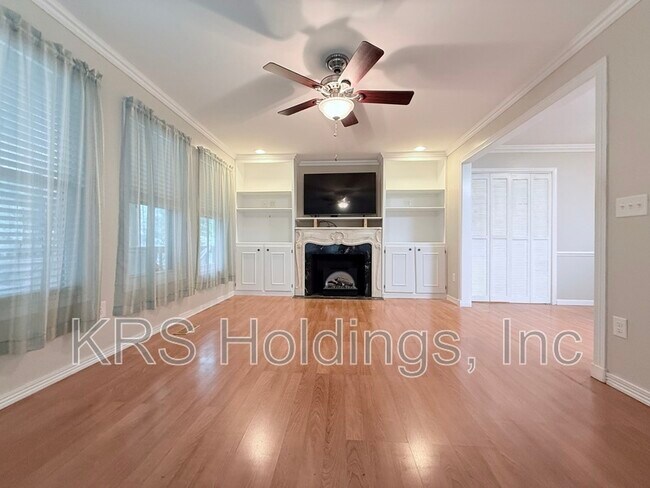 Building Photo - 715 White Oak Dr