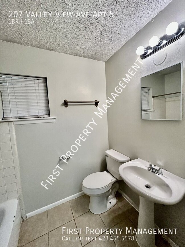 Building Photo - Red Bank Apt: 1Bed/1Bath With New Granite ...