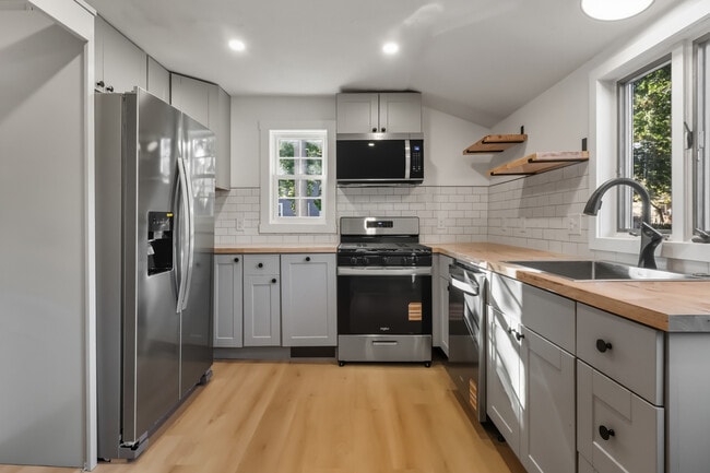 Building Photo - 14 Lincoln St