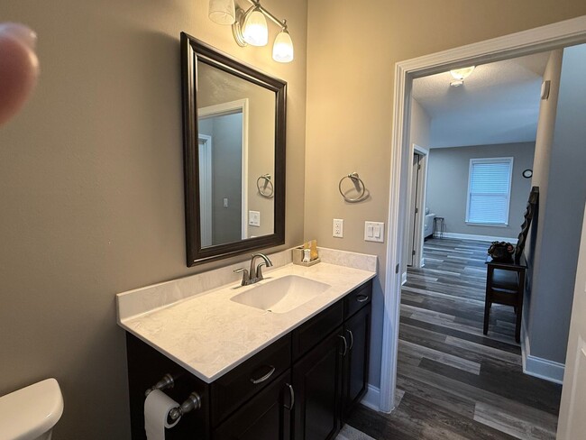 Building Photo - New Listing
