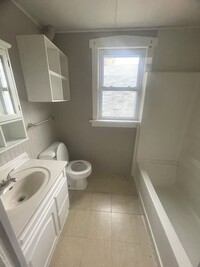 Building Photo - 2 Bedroom 1 Bathroom House Section 8 Accep...