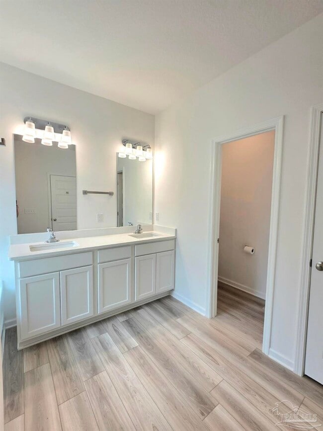 Building Photo - 6621 Sun Tree Cir