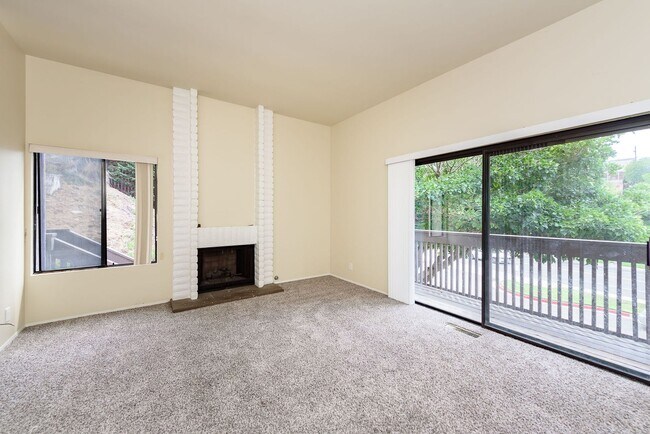 Building Photo - Spacious SDSU Townhome For Rent!