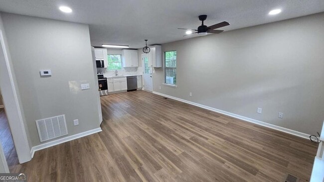 Building Photo - 3025 Mangum Dr