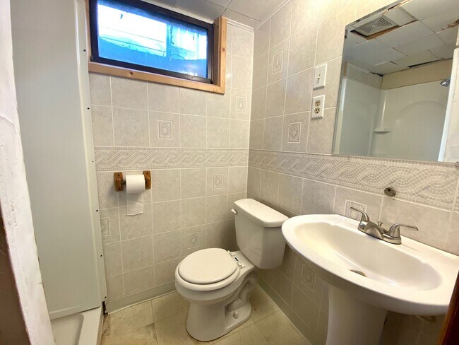 Building Photo - 1418