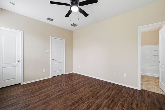 Building Photo - Updated Home with Office and Open Layout