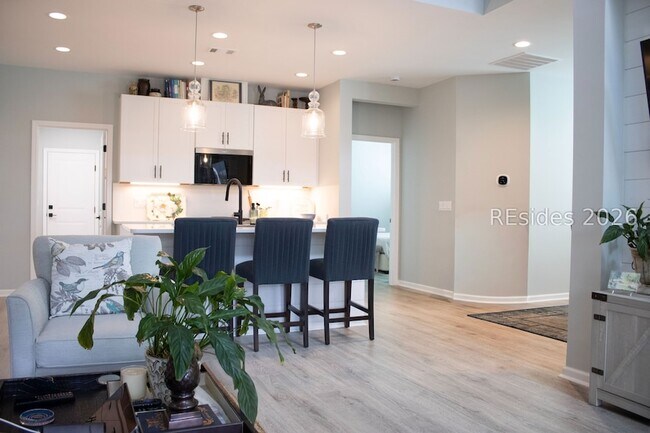 Building Photo - 1314 Good Life Wy