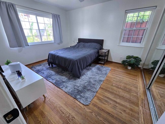 Room-2 - 2946 E 29th St
