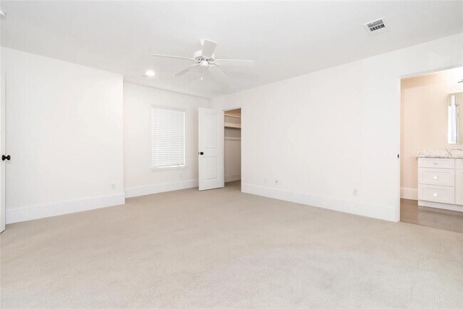 Building Photo - 3821 N Braeswood Blvd