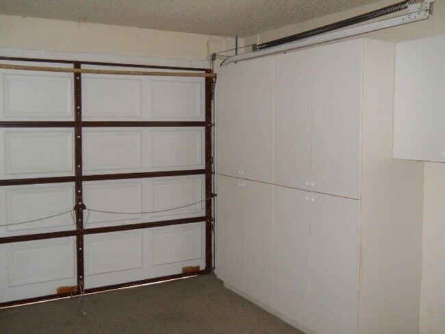 Building Photo - 6247 Spring Hill Dr