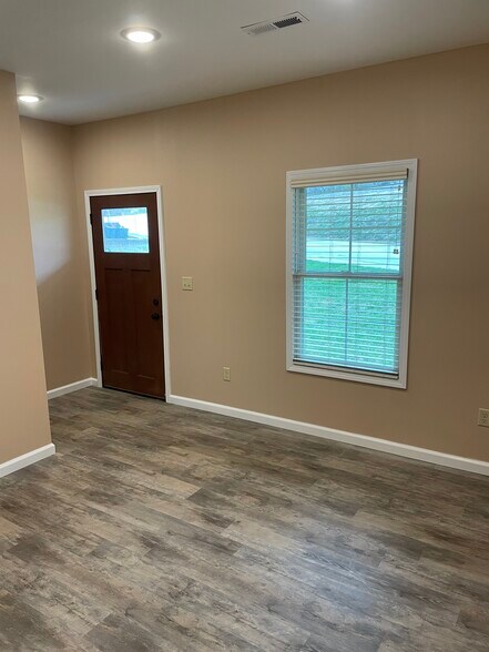 Building Photo - 1206 Bardsley Rd