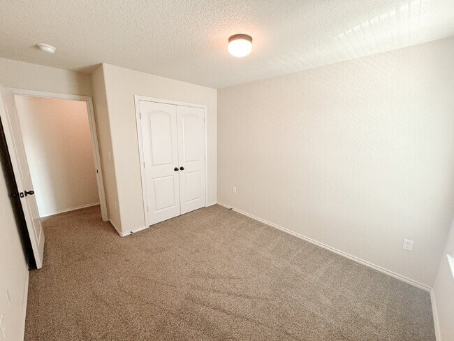 Building Photo - Move-In Special! Get $200 off your first f...