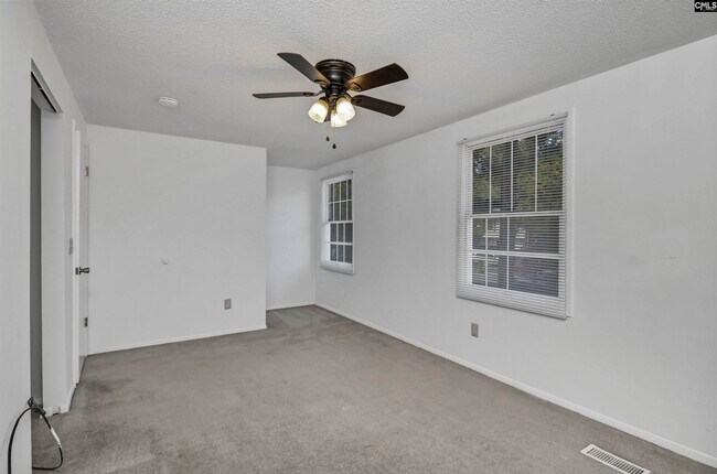 Building Photo - 220 N Donar Dr