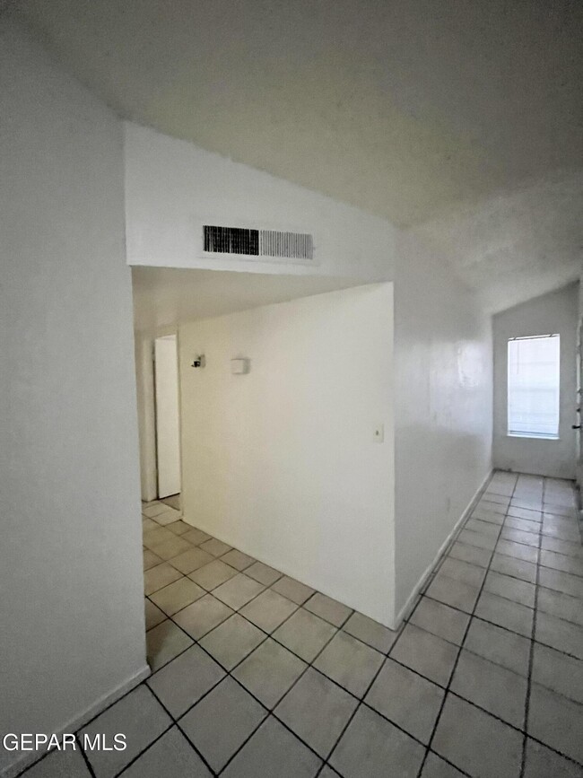 Building Photo - 5524 Oakbriar Cir
