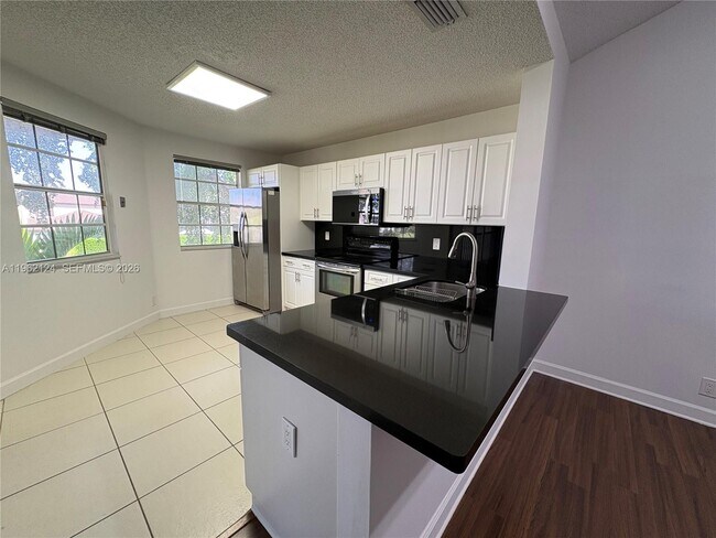 Building Photo - 6579 Via Regina