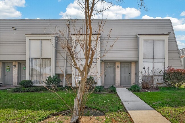 Building Photo - 5929 Queensloch Dr