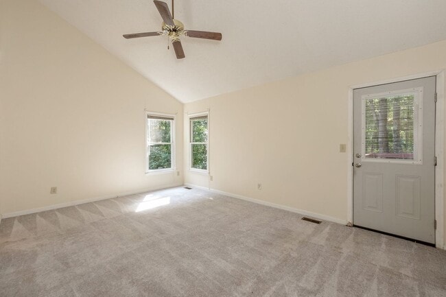 Building Photo - Four Bedroom Home!