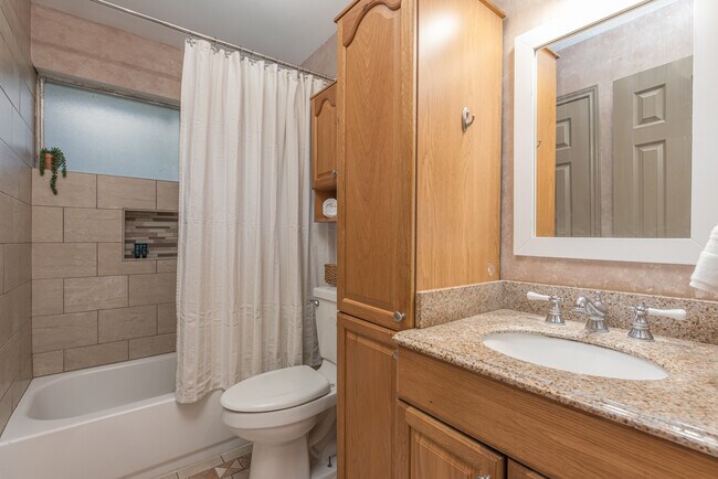 Building Photo - 20415 Linden Tree Dr