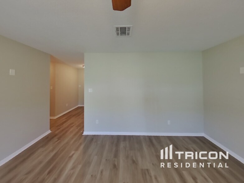 Building Photo - 604 Cumberland Dr
