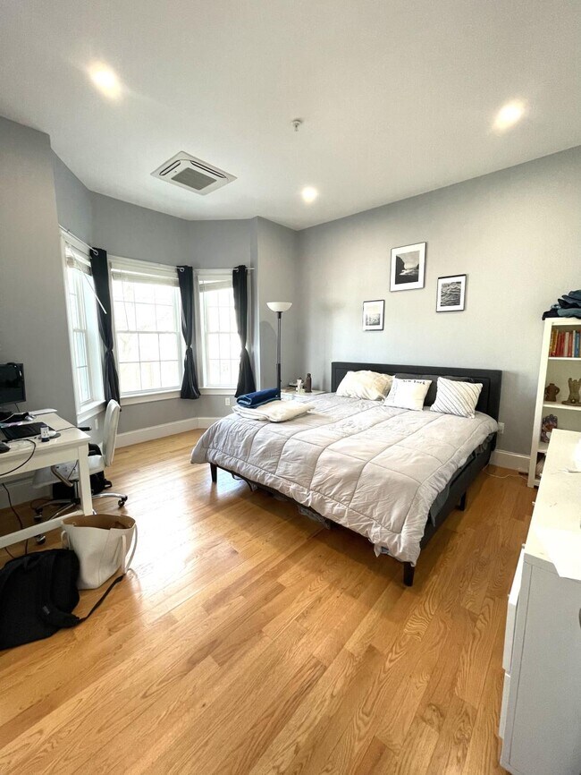 Building Photo - 2 bedroom in Boston MA 02127