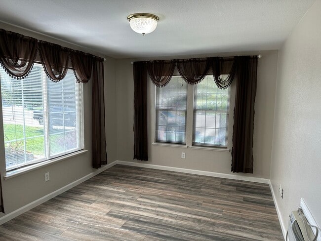 Building Photo - Beautiful 4 Bedroom 3 Full Bath Tracy Home