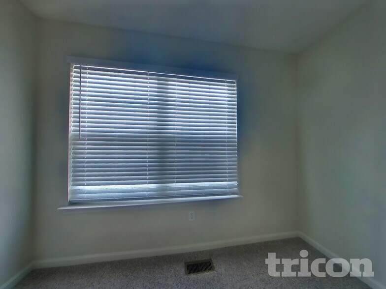 Building Photo - 10721 Esprit Pl