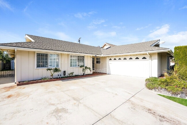 Building Photo - 9379 Esther St