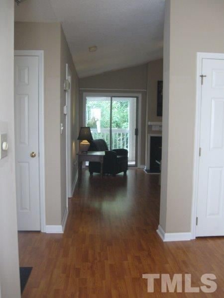 Building Photo - Room in Townhome on Sunpointe Dr
