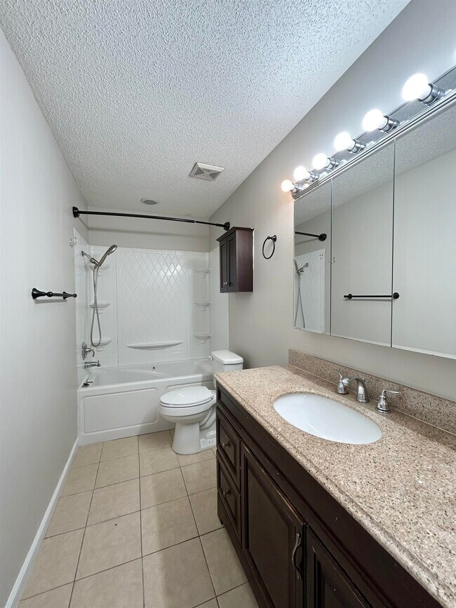 Building Photo - 1117 Dove Hollow Cir W