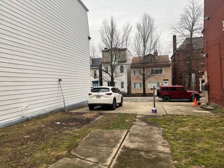 Building Photo - 1808 Mary St