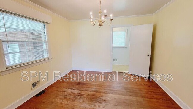 Building Photo - 2512 Castle Hayne Rd