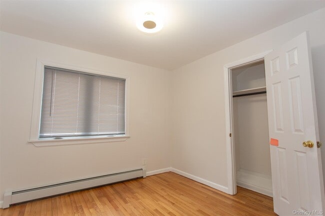 Building Photo - 712 Barnes Ave