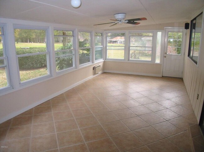 Building Photo - 56105 Diamondhead Dr E