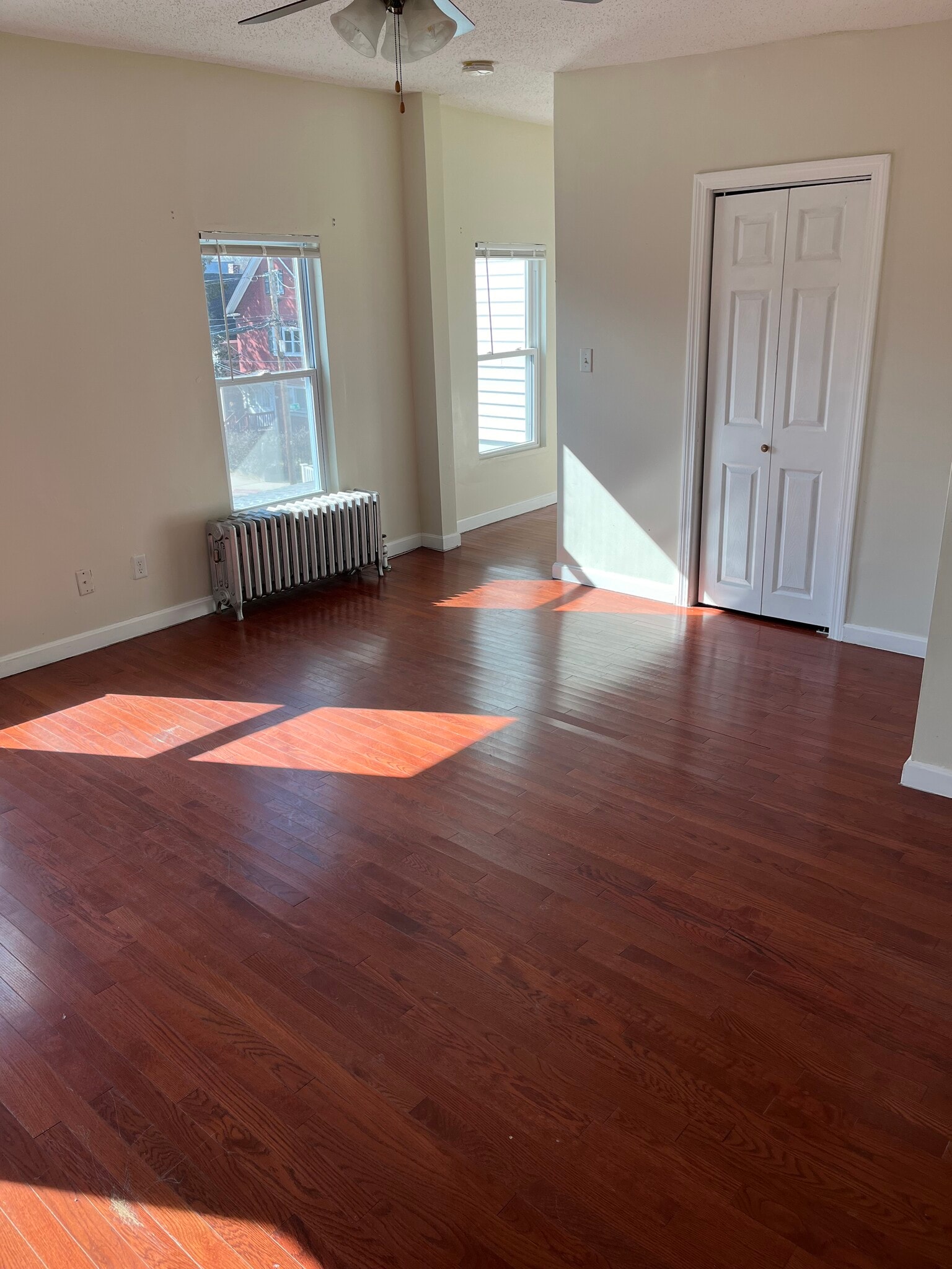 Big bedroom - 33 White St