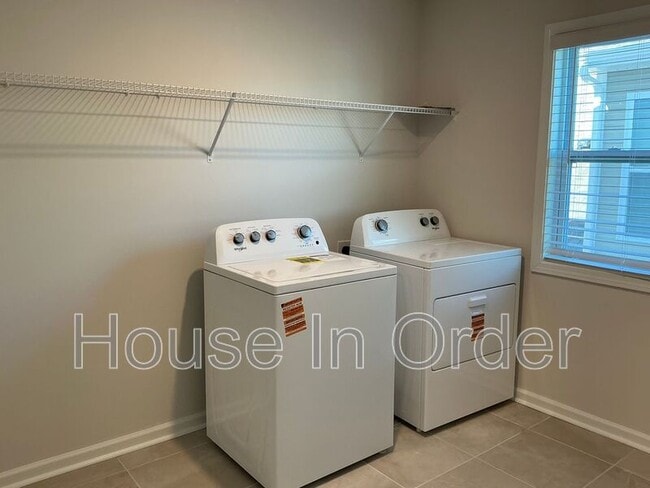 Building Photo - 41 Silverthorne Ct