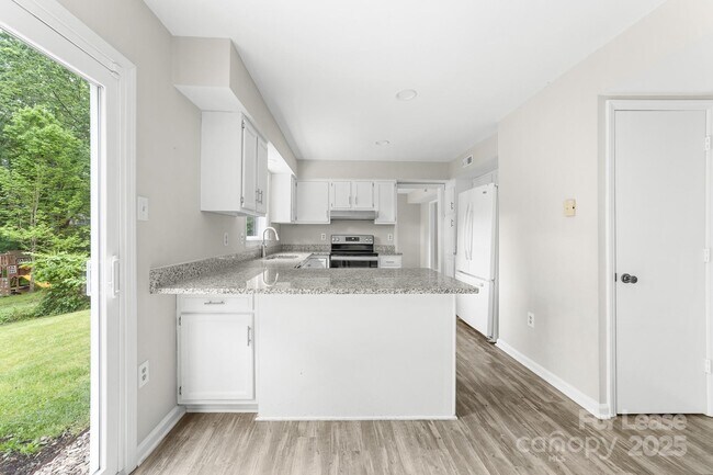 Building Photo - 616 Silversmith Ln