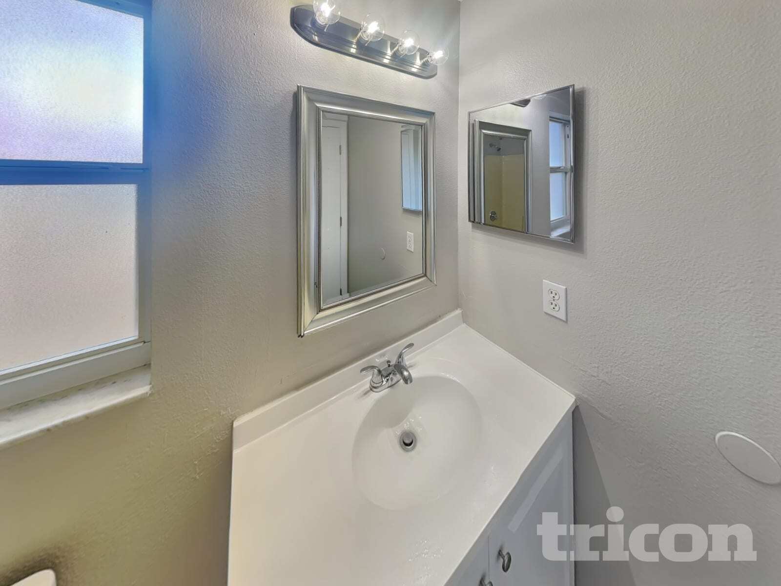 Building Photo - 3390 Shalimar Cir