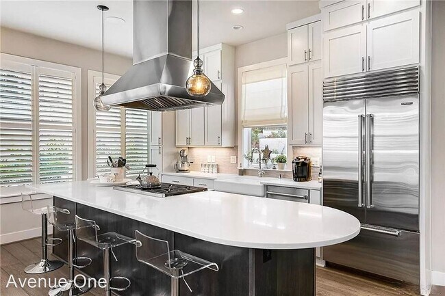 Building Photo - 3 br, 2.5 bath House - 957 W McGraw St #2